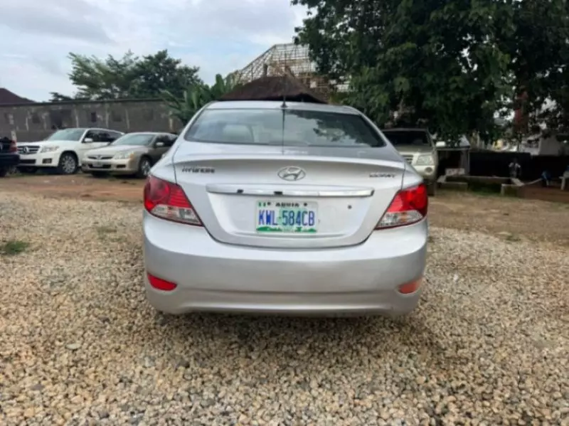 Hyundai Accent   - 2013