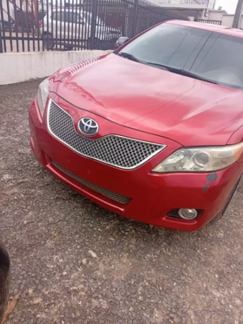 Toyota Camry   - 2011