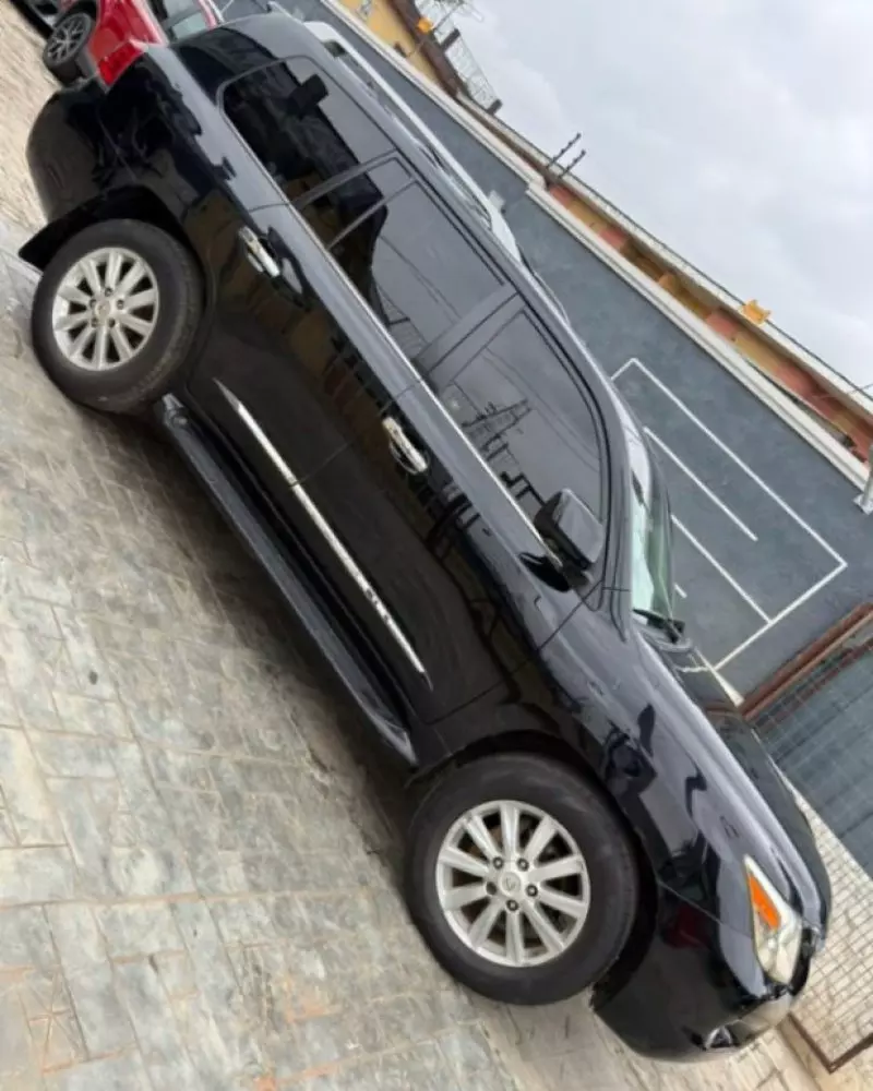Lexus LX   - 2009