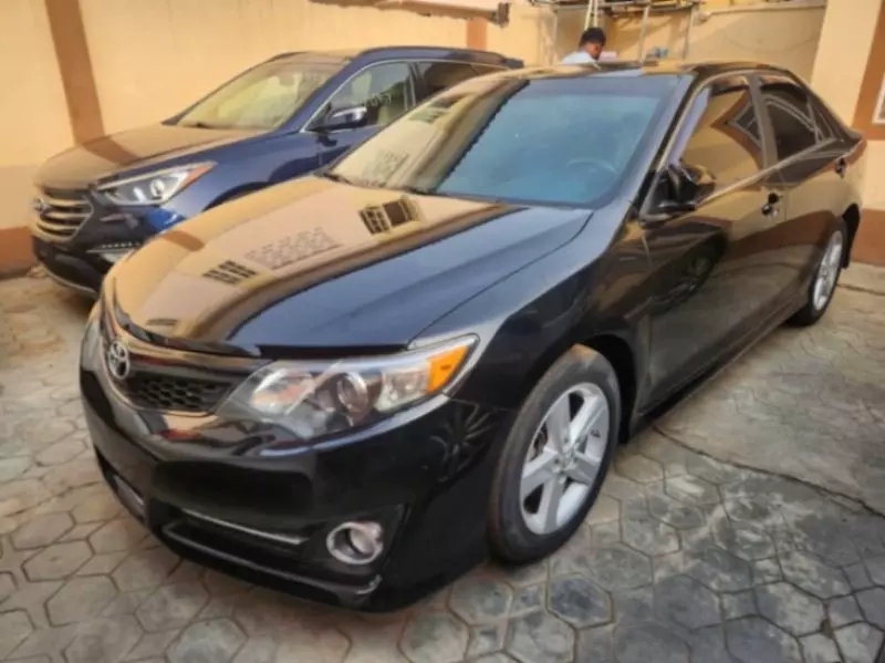 Toyota Camry   - 2014