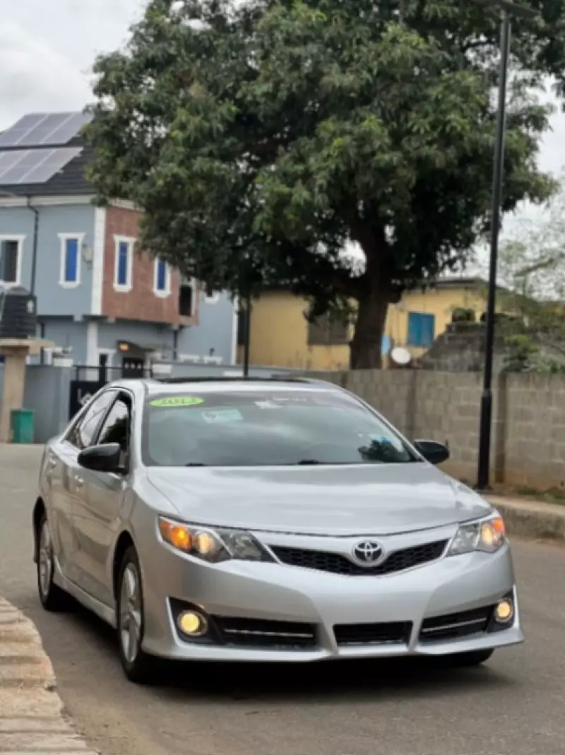 Toyota Camry   - 2012