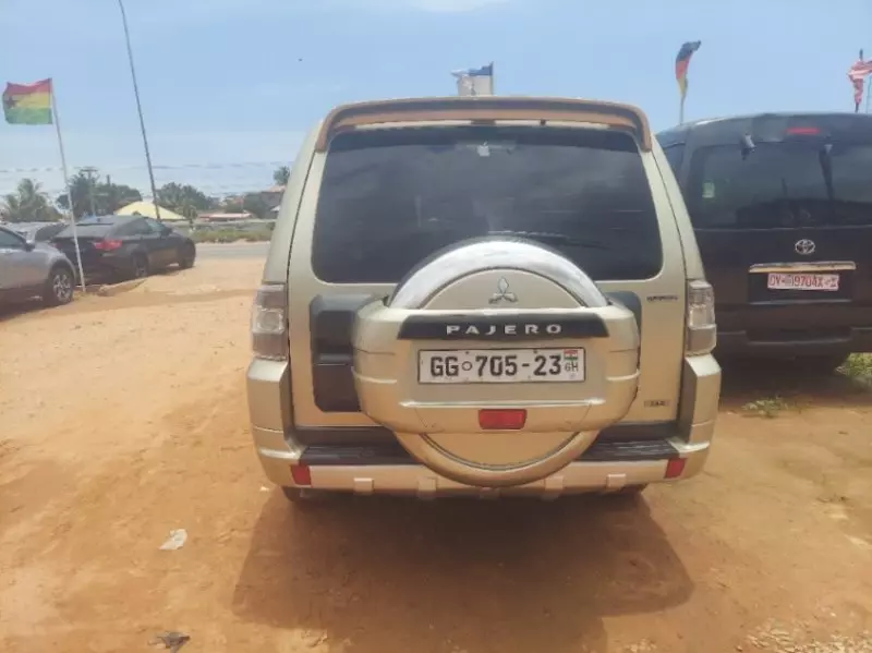 Mitsubishi Pajero   - 2016