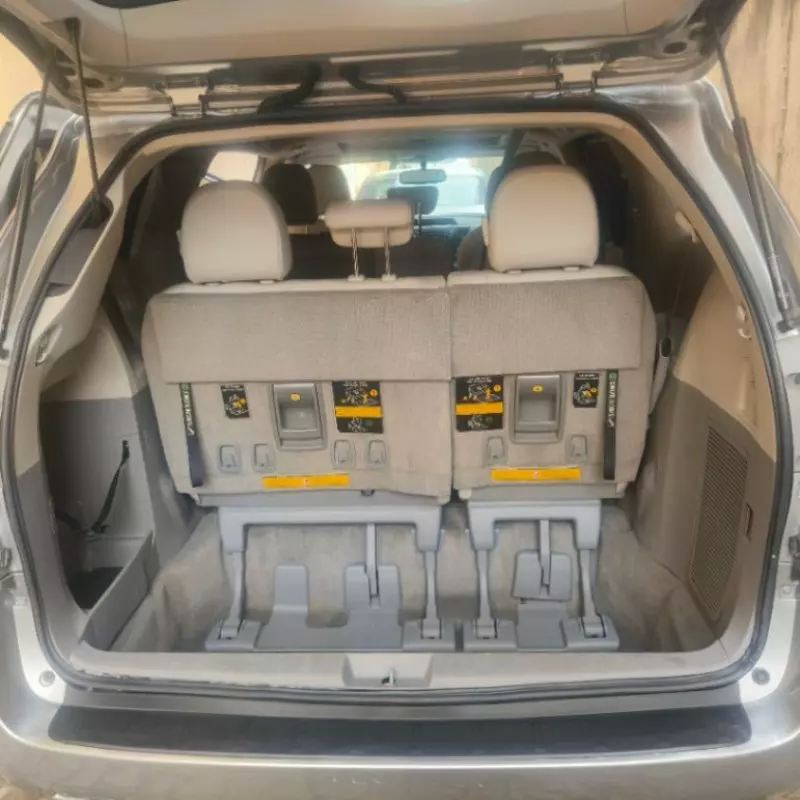 TOYOTA Sienna - 2012
