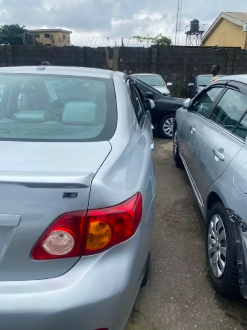 TOYOTA Corolla   - 2010