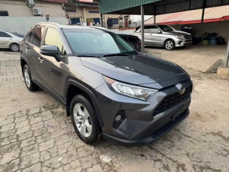 Toyota RAV4   - 2019
