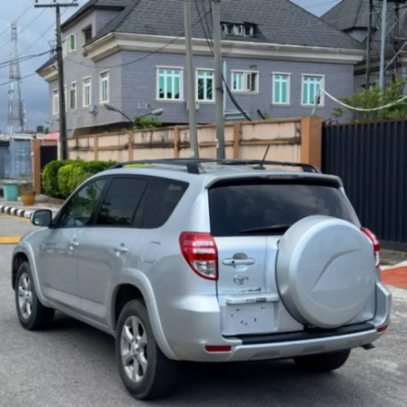Toyota RAV4   - 2010