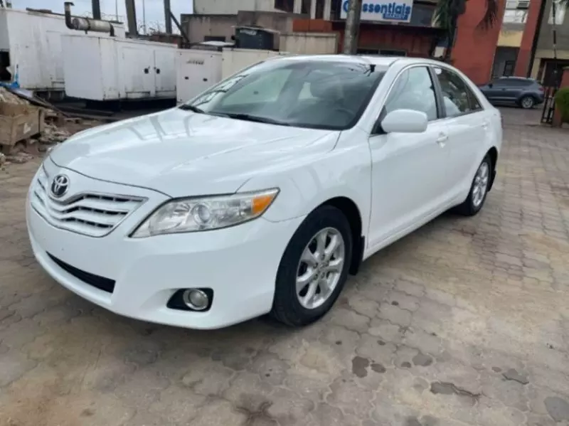 TOYOTA Camry   - 2010
