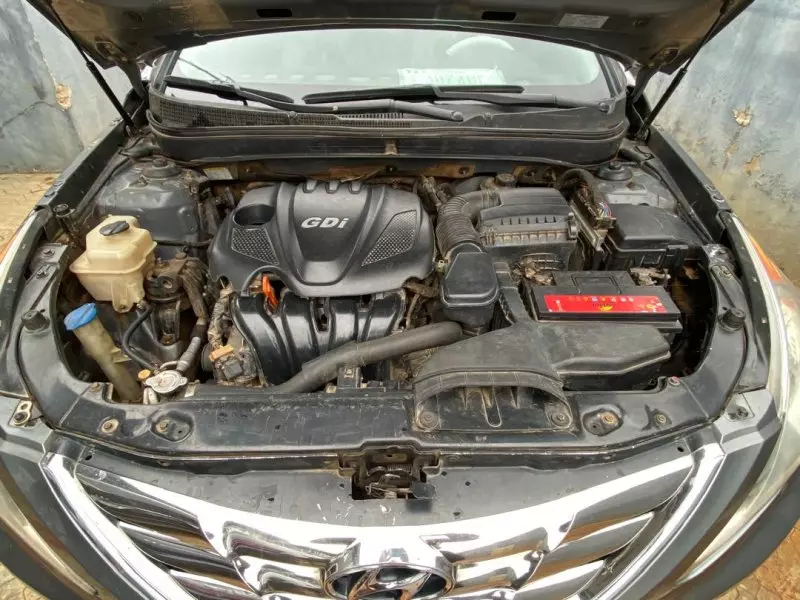 Hyundai Sonata   - 2011