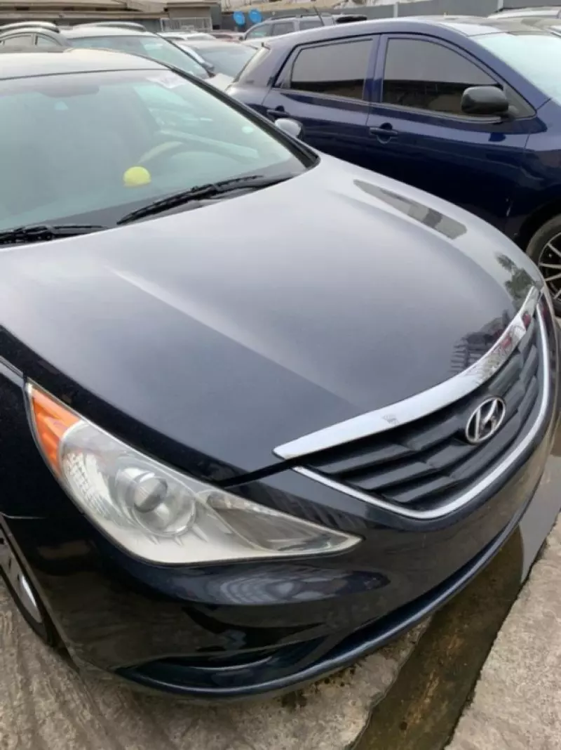 Hyundai Sonata   - 2011