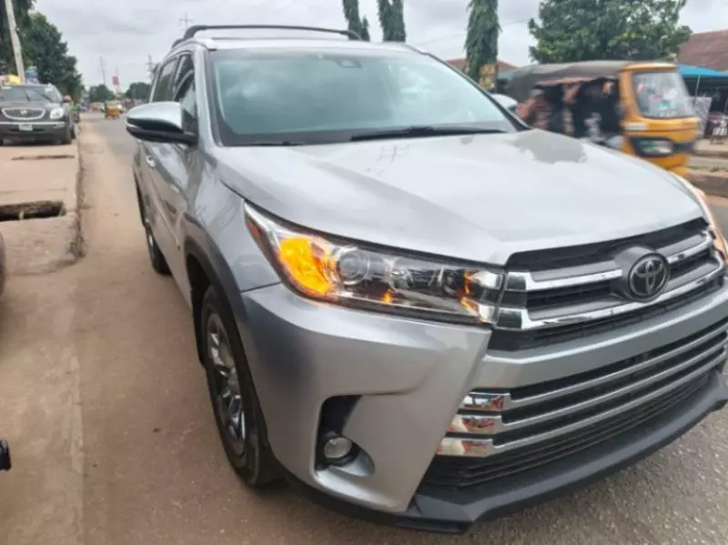 Toyota Highlander   - 2017