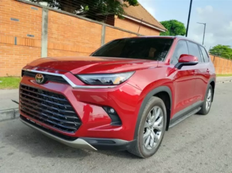 Toyota Grand Highlander   - 2024