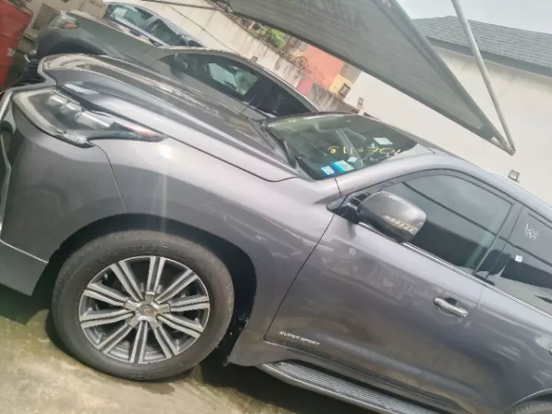 Lexus LX 570   - 2016