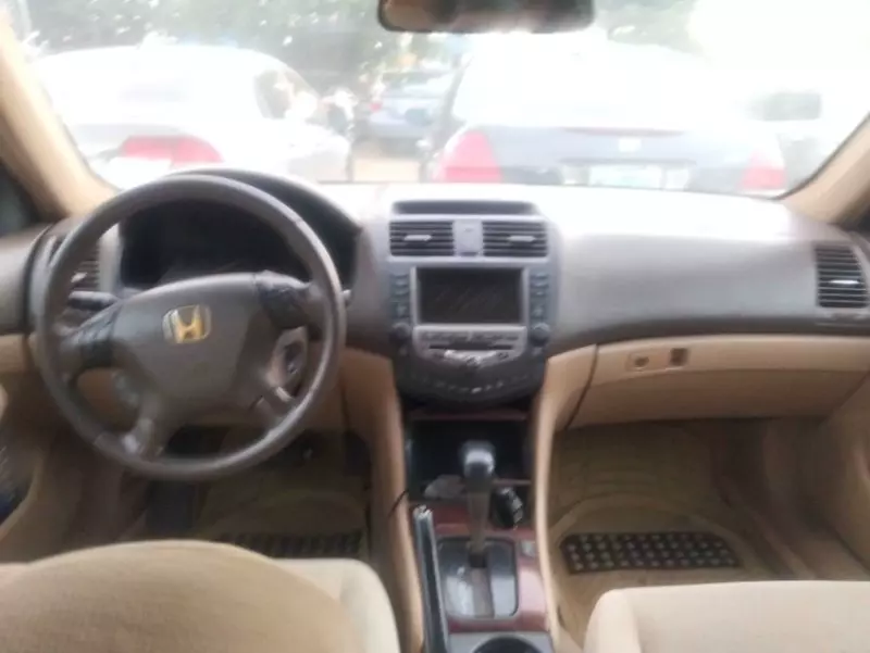 Honda Accord - 2006