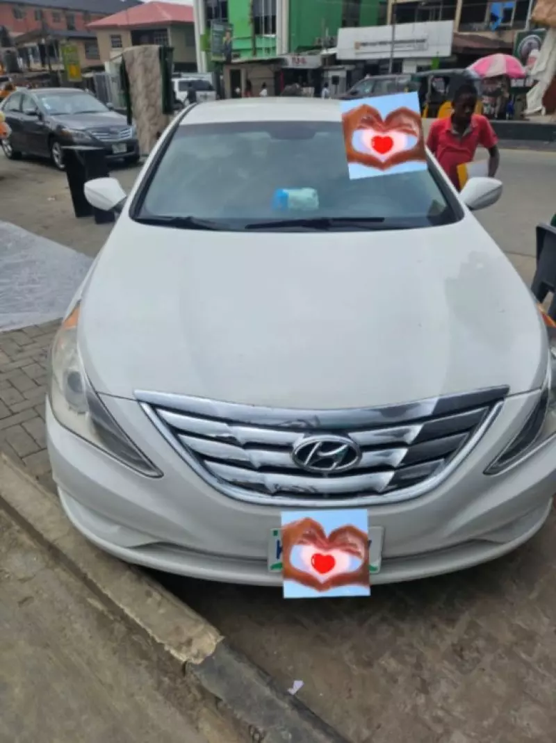 Hyundai Sonata   - 2011