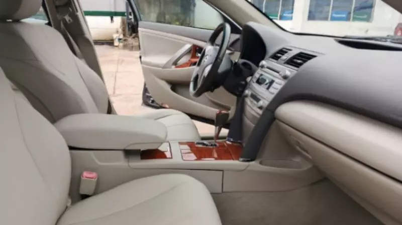 Toyota Camry   - 2010
