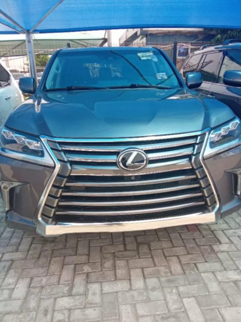 Lexus LX 570   - 2017