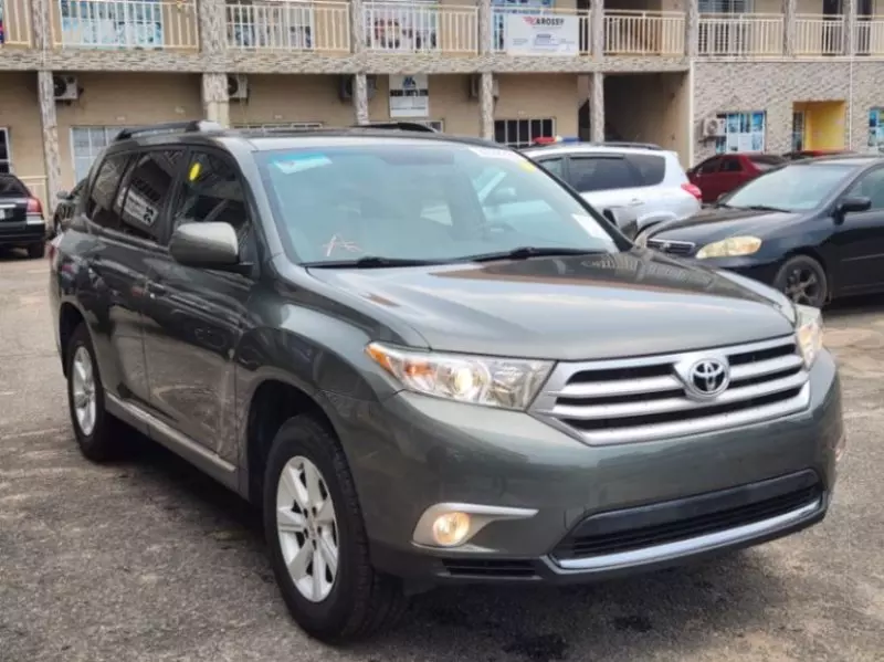 Toyota Highlander   - 2012