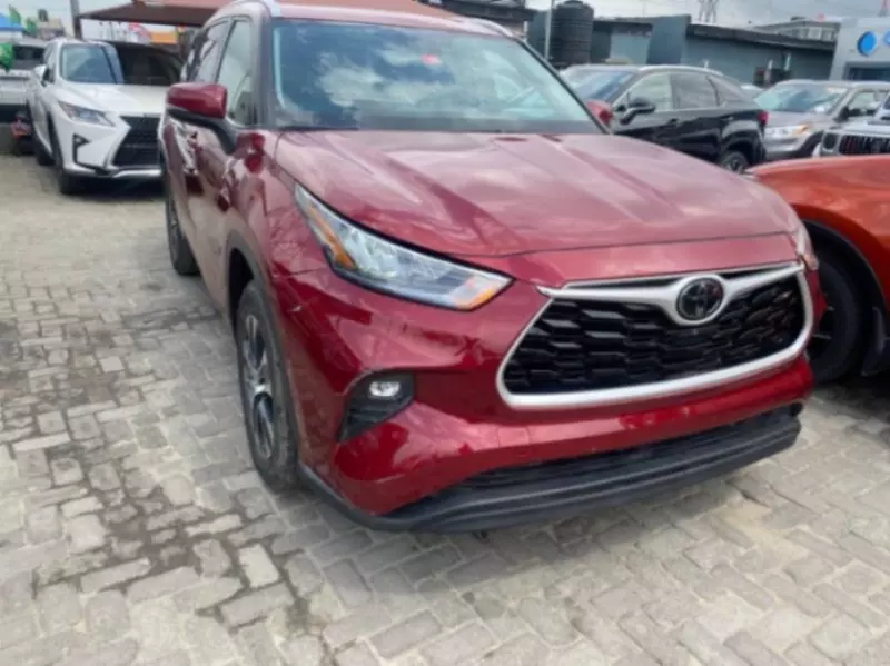 Toyota Highlander   - 2020