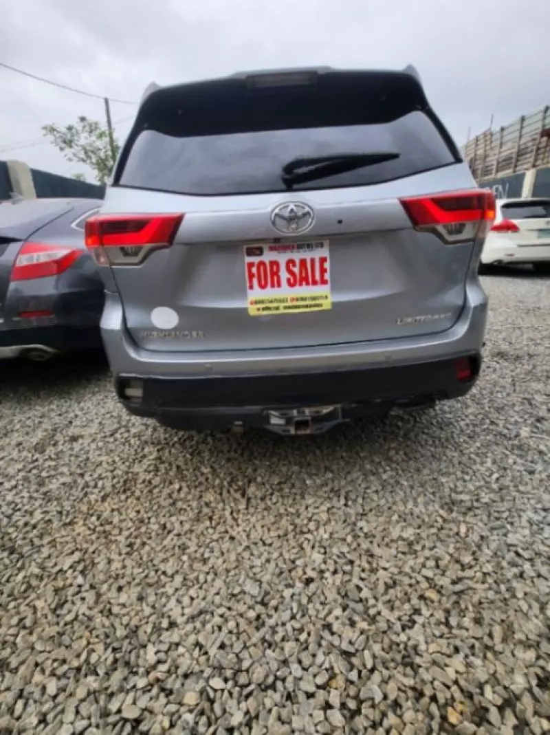 Toyota Highlander   - 2015
