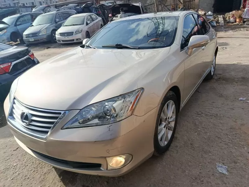 Lexus ES   - 2011
