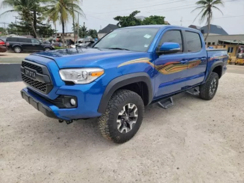 Toyota Tacoma   - 2017