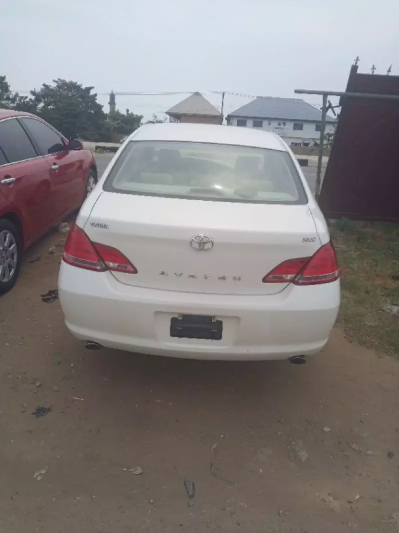 Toyota Avalon - 2005