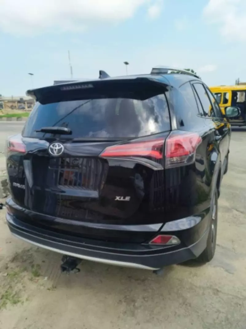 Toyota RAV 4   - 2016