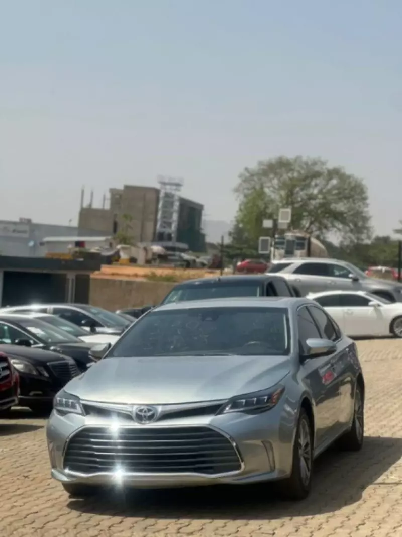 Toyota Avalon   - 2016