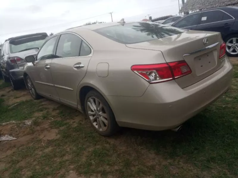 Lexus ES 350   - 2011