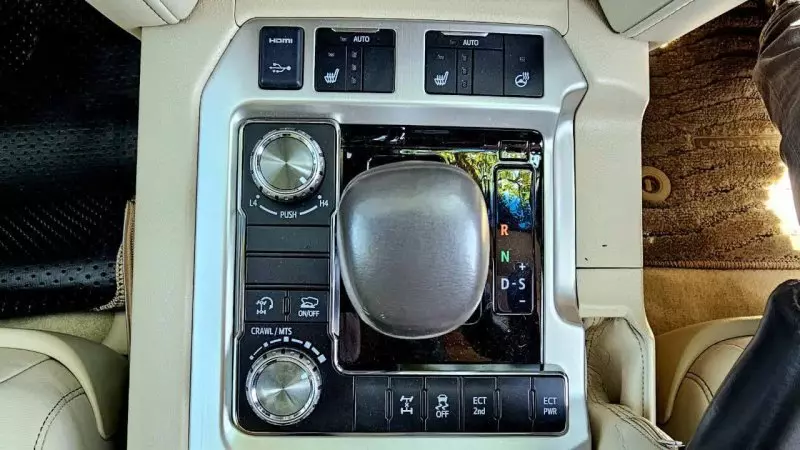 TOYOTA Landcruiser  V8   - 2018