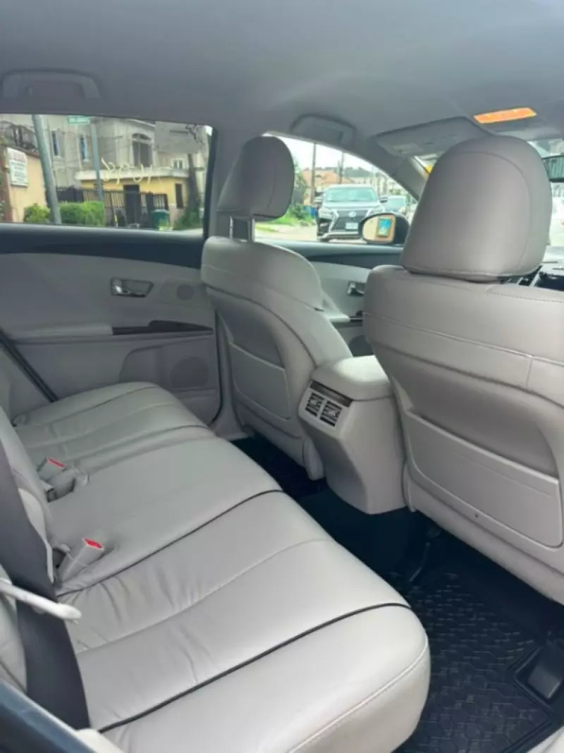 TOYOTA Venza   - 2011