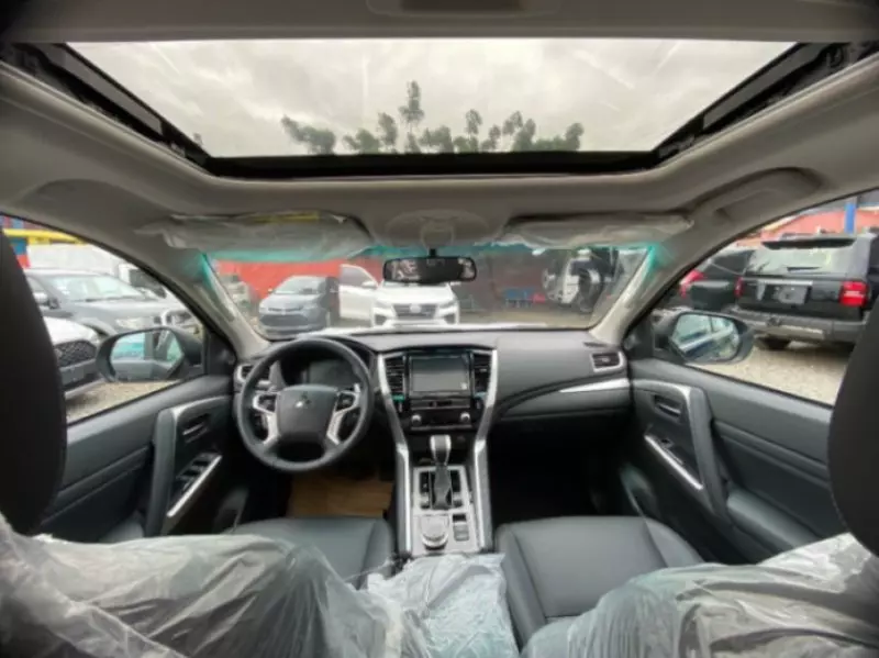 Mitsubishi Montero Sport   - 2024