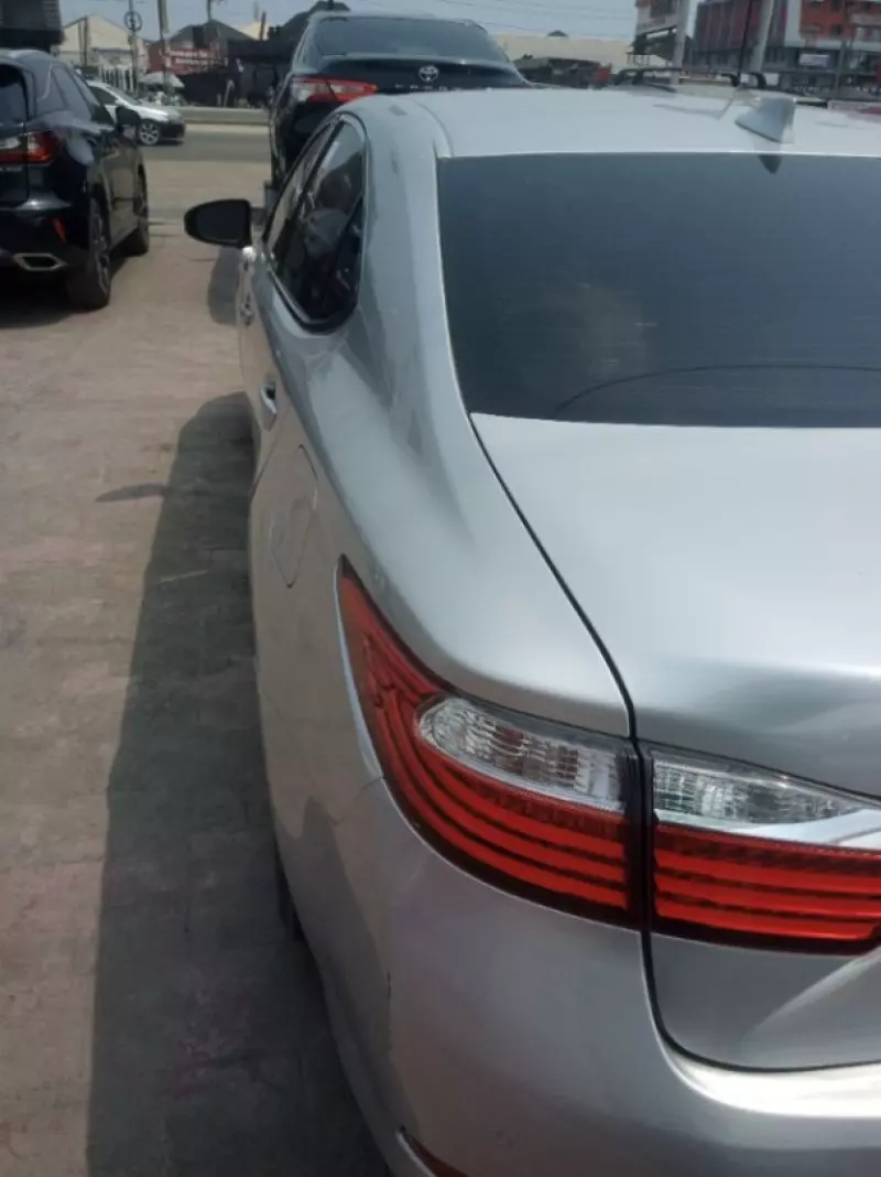 Lexus ES   - 2015