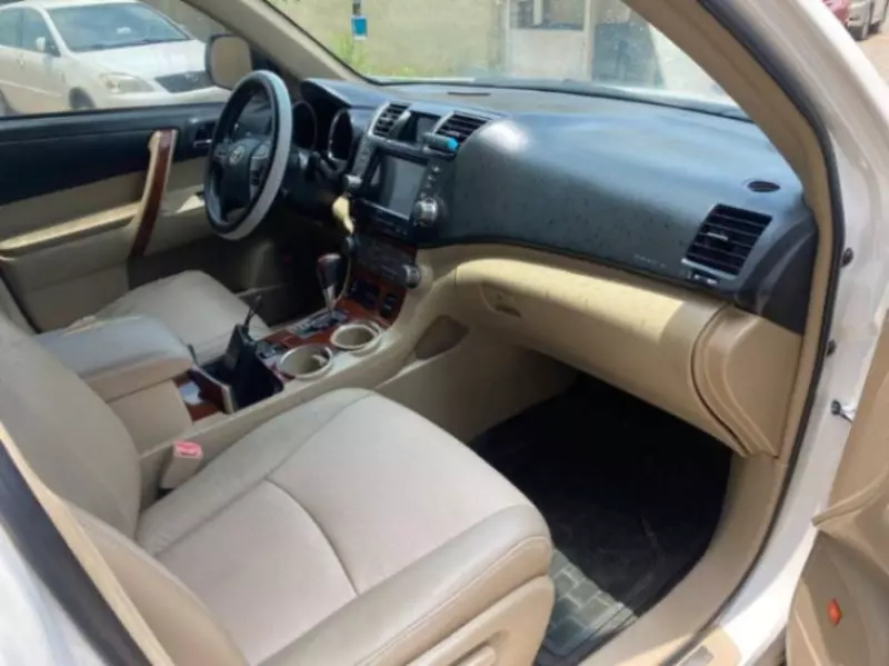 TOYOTA Highlander   - 2011