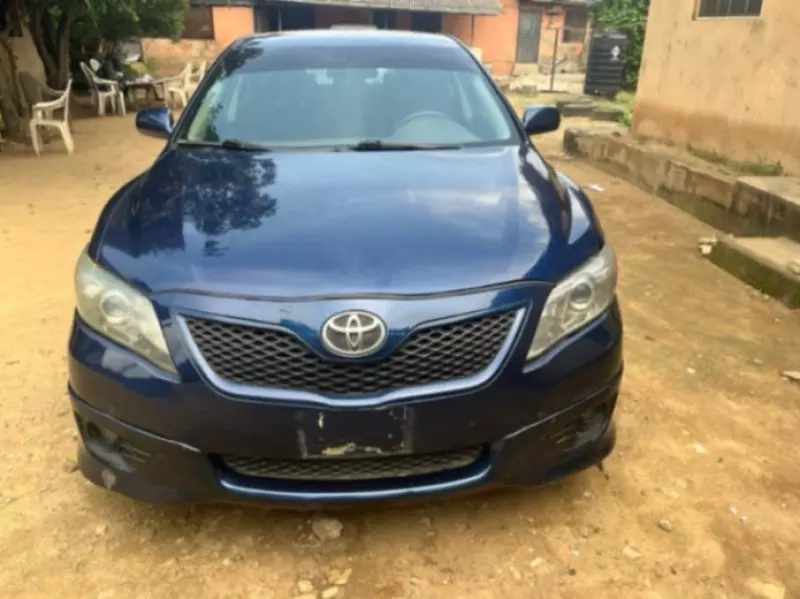 Toyota Camry - 2010