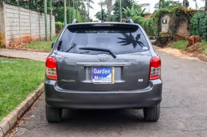 Toyota Fielder    - 2010