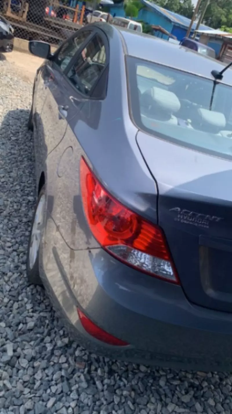 Hyundai Elantra   - 2013
