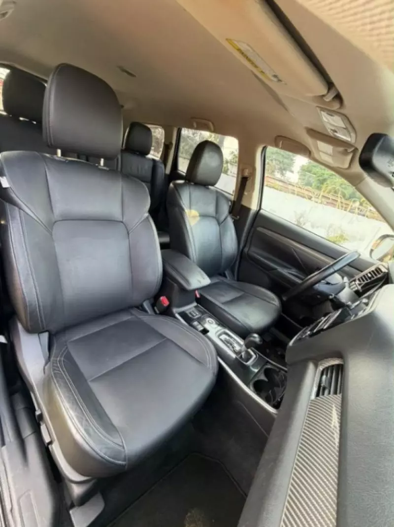 Mitsubishi OUTLANDER   - 2019