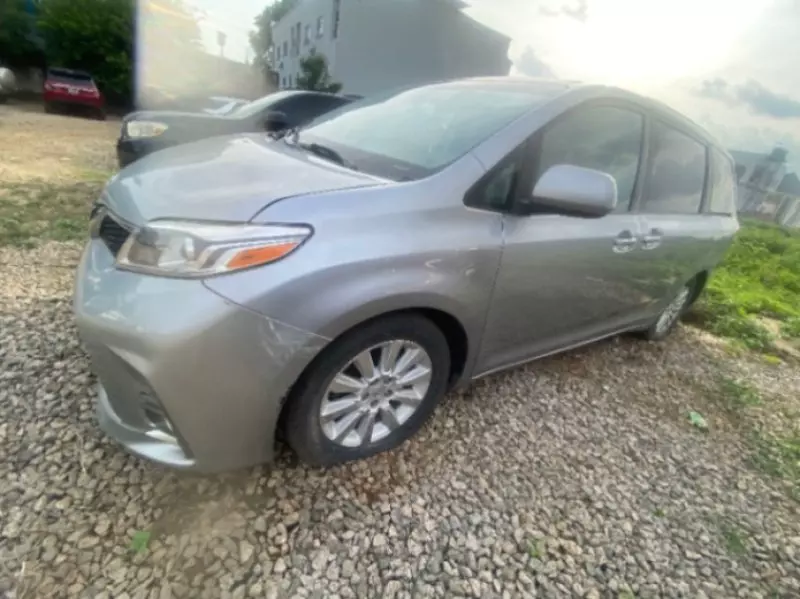 TOYOTA Sienna - 2014
