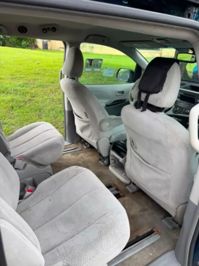 TOYOTA Sienna - 2011