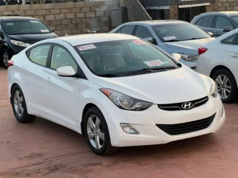 Hyundai Elantra   - 2013