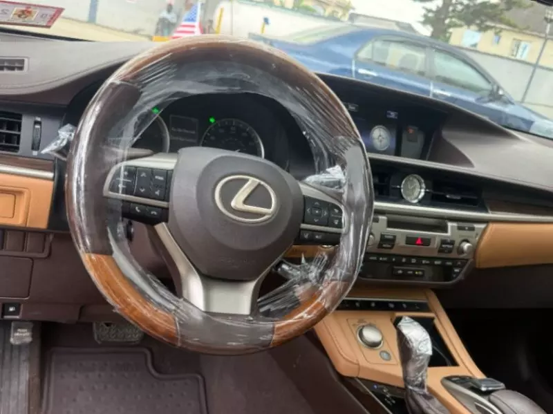 Lexus ES   - 2016