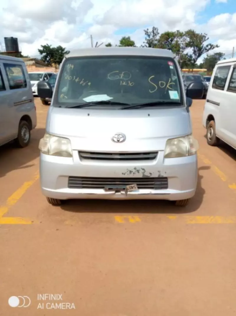 Toyota Lite-Ace   - 2012