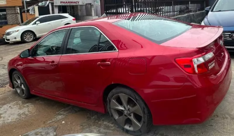 Toyota Camry   - 2014