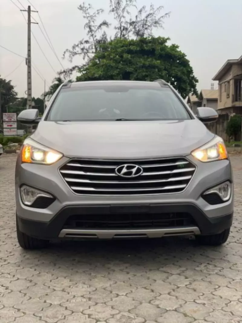 Hyundai Santa Fe   - 2016