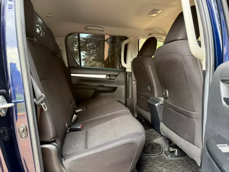 Toyota Hilux   - 2021