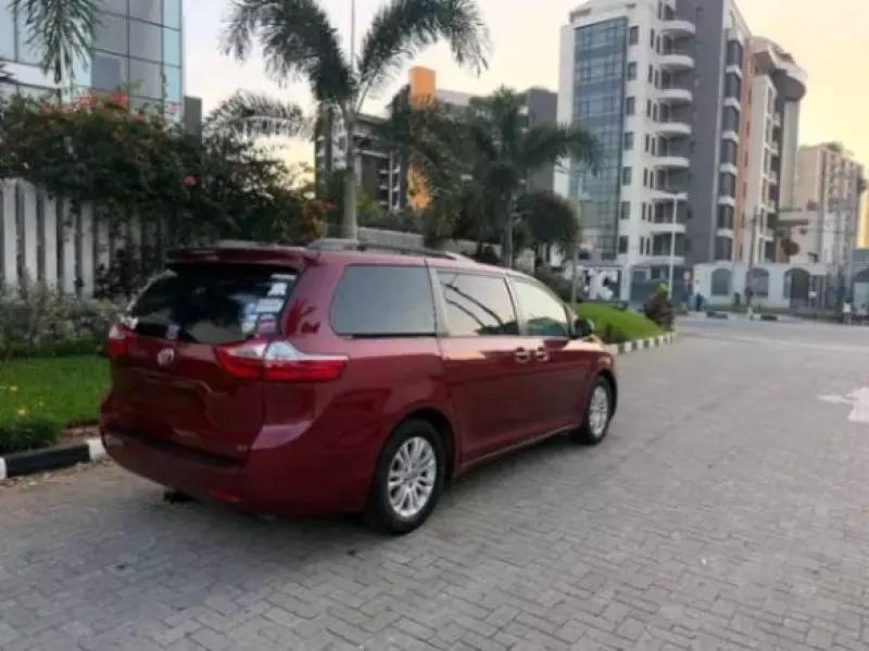 TOYOTA Sienna   - 2018