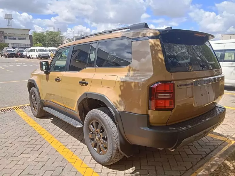 Toyota Landcruiser Prado - 2024