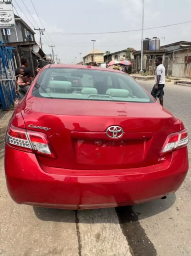 Toyota Camry - 2010