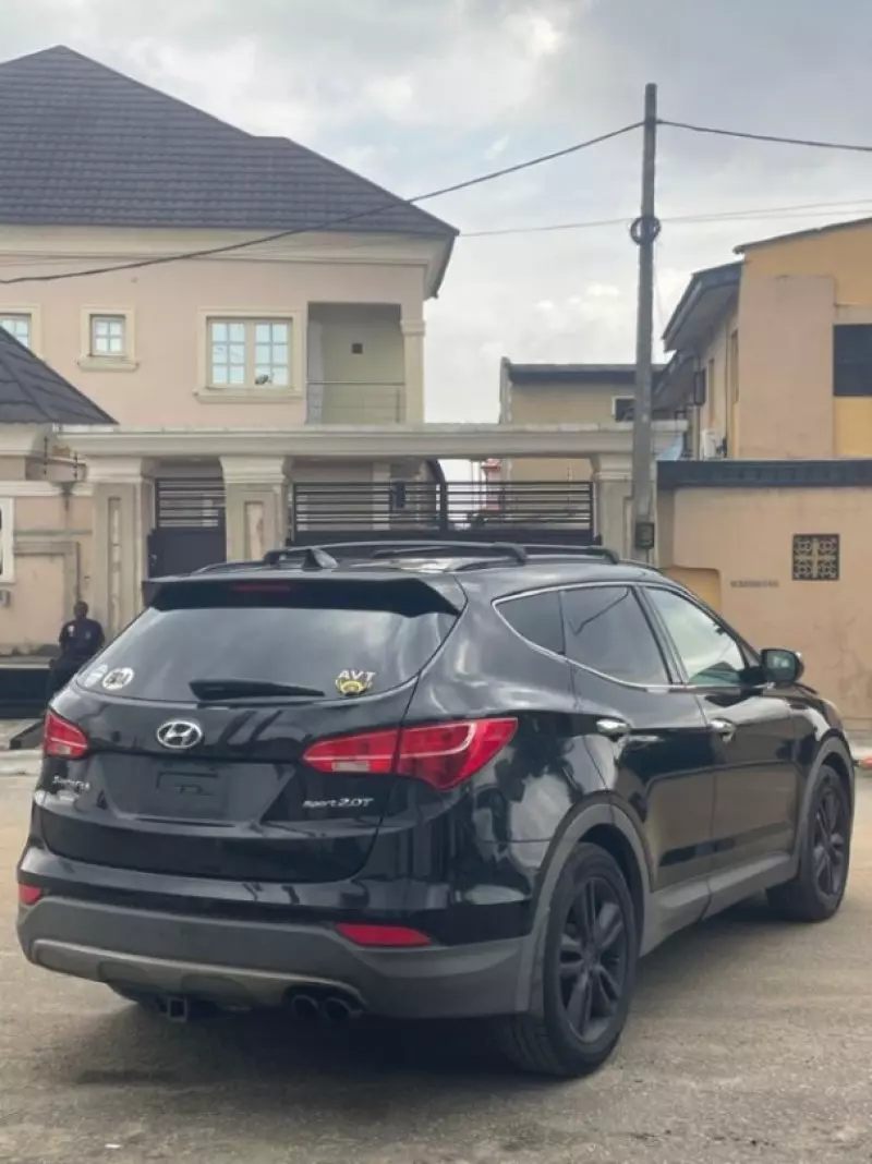 Hyundai Santa Fe   - 2013